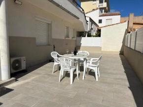Appartement de plein pied avec parking privée à 300 M de la plage.